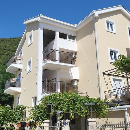 Apartmani Mia Sorajic Petrovac Exteriör bild