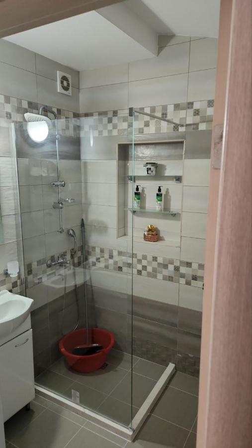 Apartmani Mia Sorajic Petrovac Exteriör bild