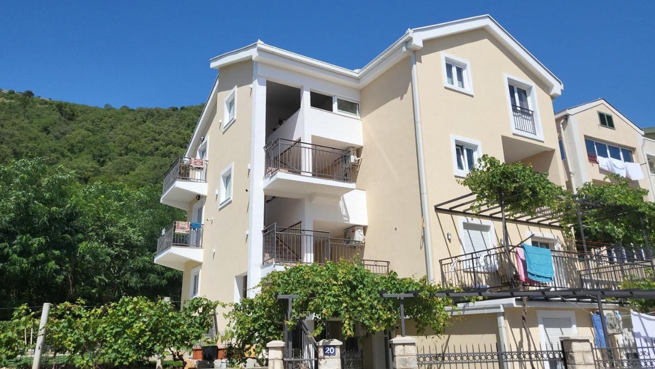 Apartmani Mia Sorajic Petrovac Exteriör bild