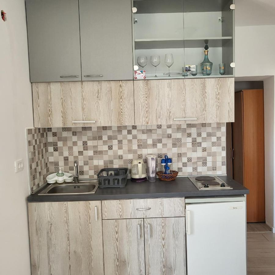 Apartmani Mia Sorajic Petrovac Exteriör bild