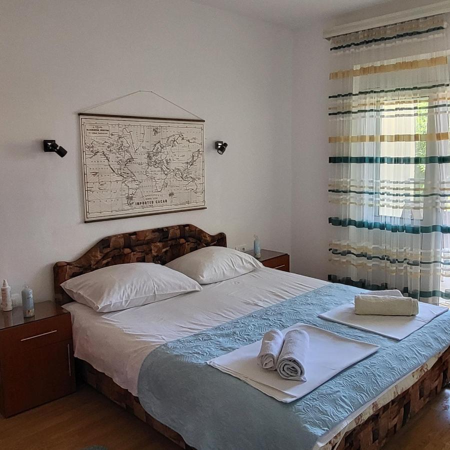 Apartmani Mia Sorajic Petrovac Exteriör bild