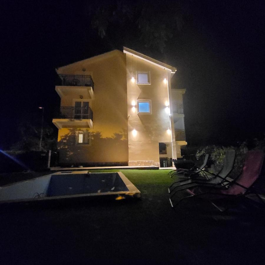 Apartmani Mia Sorajic Petrovac Exteriör bild
