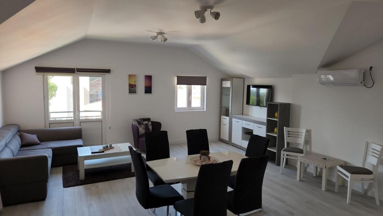 Apartmani Mia Sorajic Petrovac Exteriör bild
