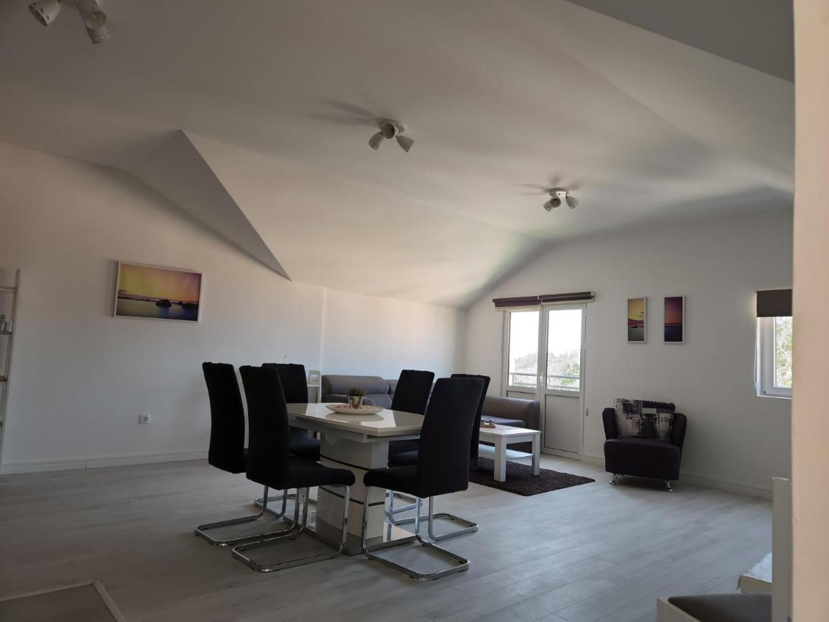 Apartmani Mia Sorajic Petrovac Exteriör bild