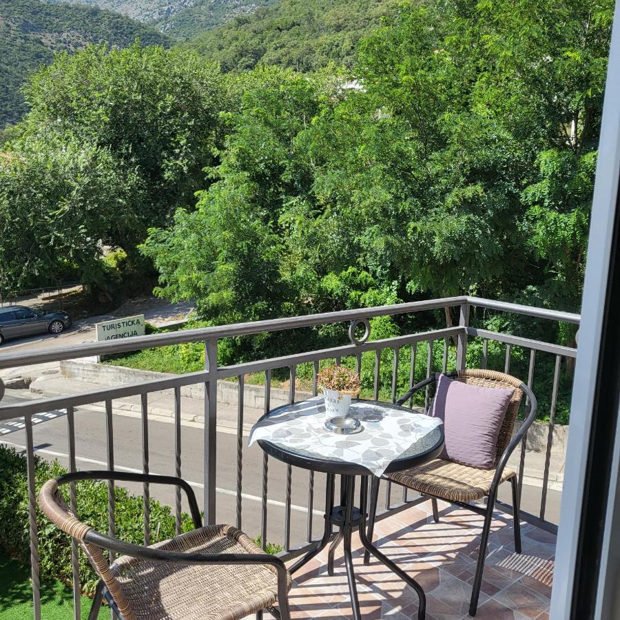 Apartmani Mia Sorajic Petrovac Exteriör bild