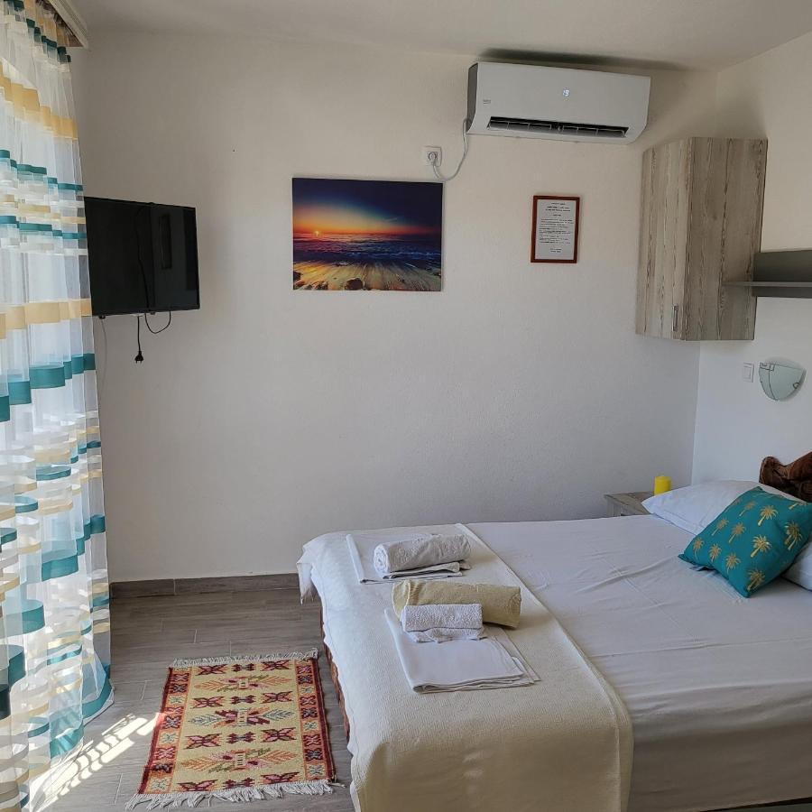 Apartmani Mia Sorajic Petrovac Exteriör bild