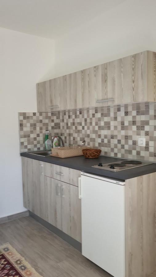 Apartmani Mia Sorajic Petrovac Exteriör bild