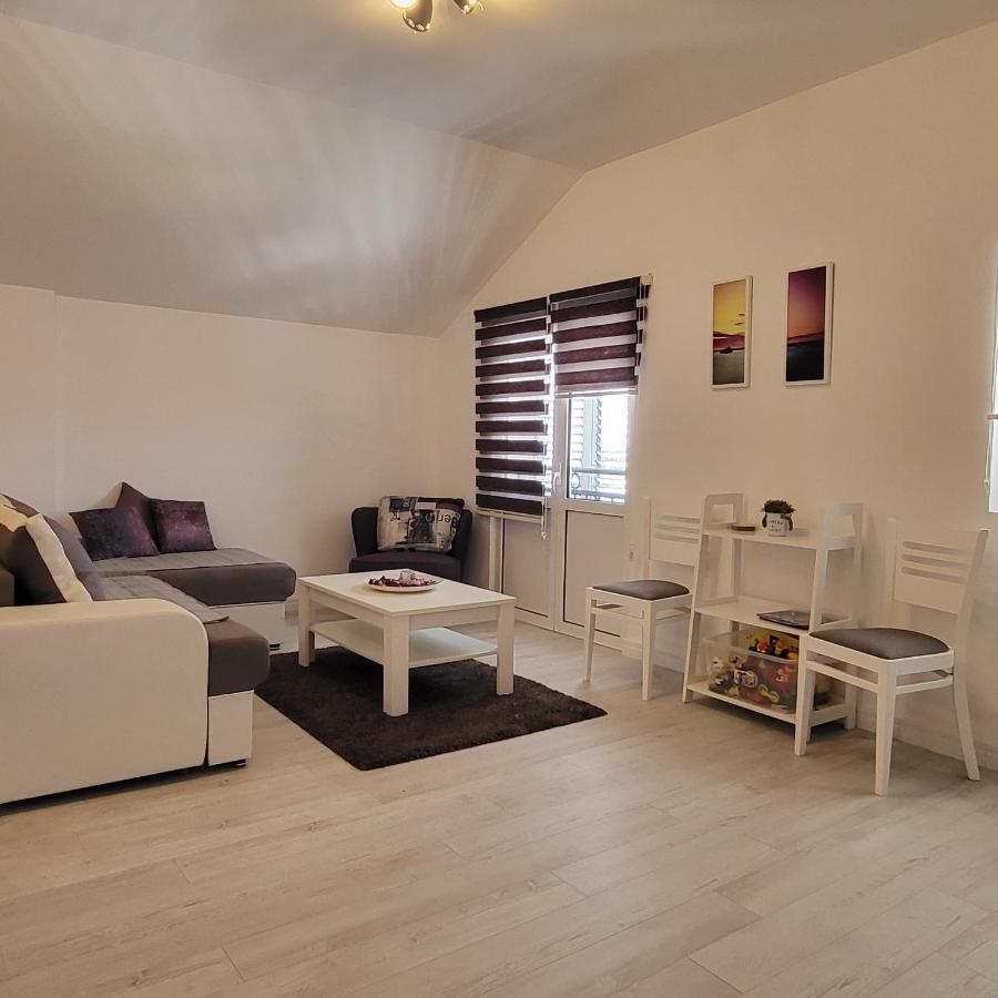 Apartmani Mia Sorajic Petrovac Exteriör bild