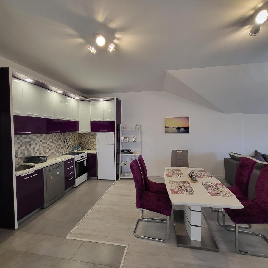Apartmani Mia Sorajic Petrovac Exteriör bild