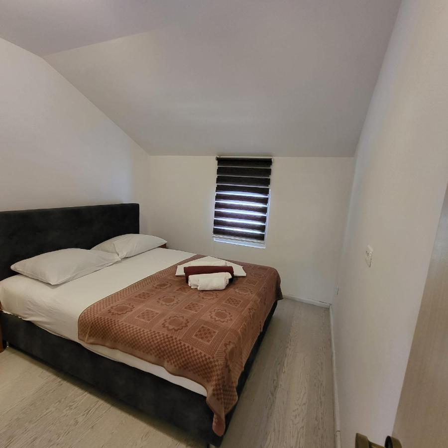 Apartmani Mia Sorajic Petrovac Exteriör bild