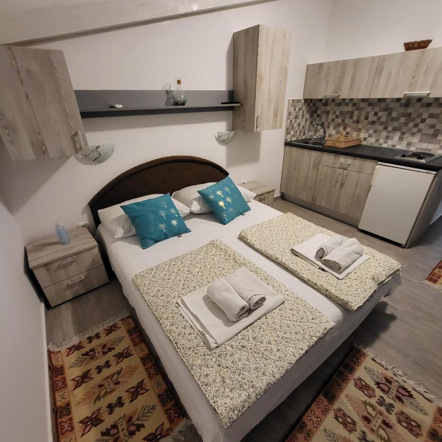 Apartmani Mia Sorajic Petrovac Exteriör bild