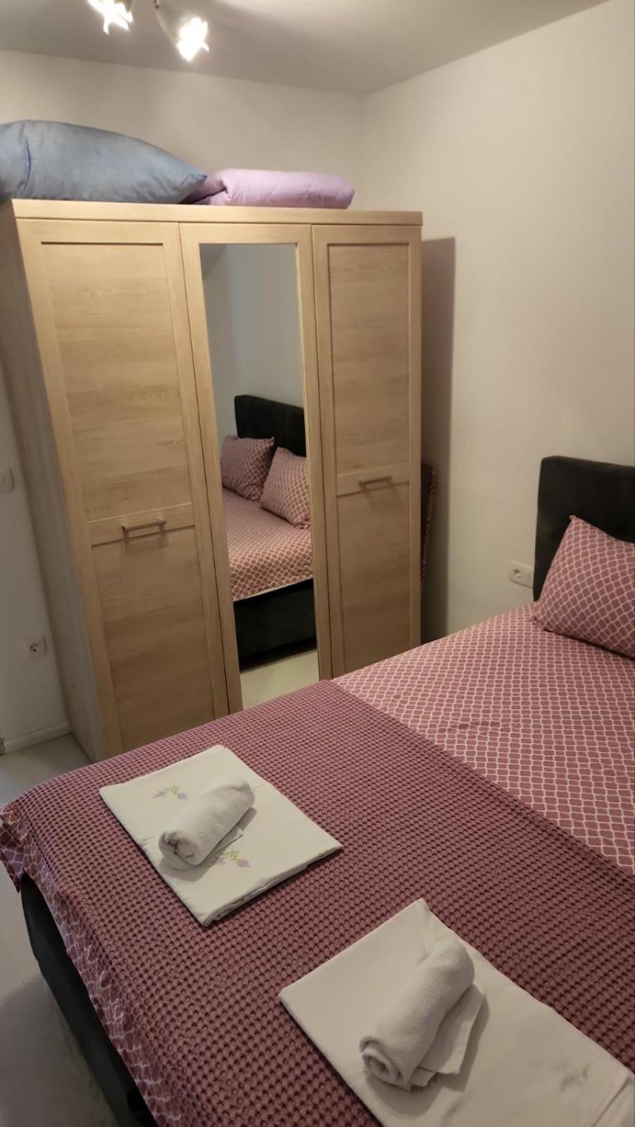 Apartmani Mia Sorajic Petrovac Rum bild